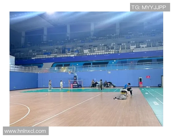 武汉羽毛球队耐力揭秘：羽毛球巨献背后的训练与坚持